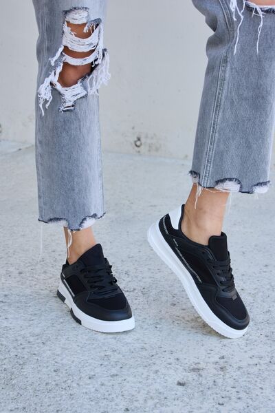 Forever Link Lace-Up Round Toe Flat Sneakers